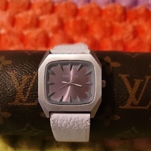 Android Watch‎ AD 209 Unisex 42mm Silver Tone White Leather Band New Battery